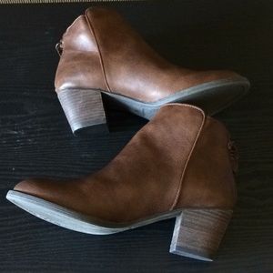 👢make me an offer👢American Eagle booties.